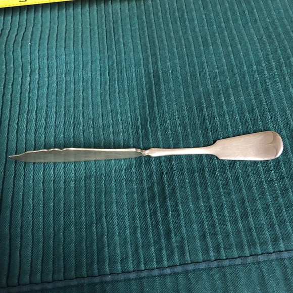 1847 Rogers Bros A1 Silver or Silverplate Master Butter Knife Tipped fiddle - Picture 1 of 14